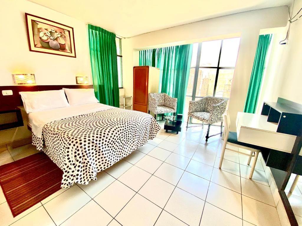 Casahotel Jockey Plaza Mall Lima Bagian luar foto